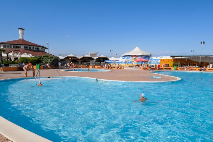 Hotel Pool