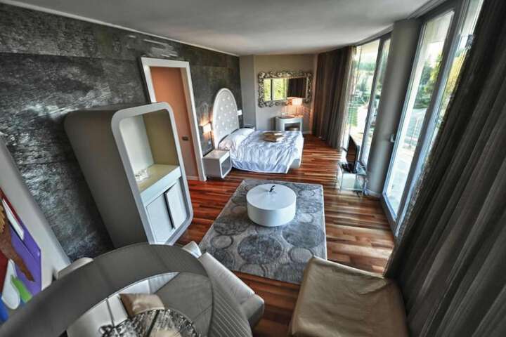 Room 17 of 119