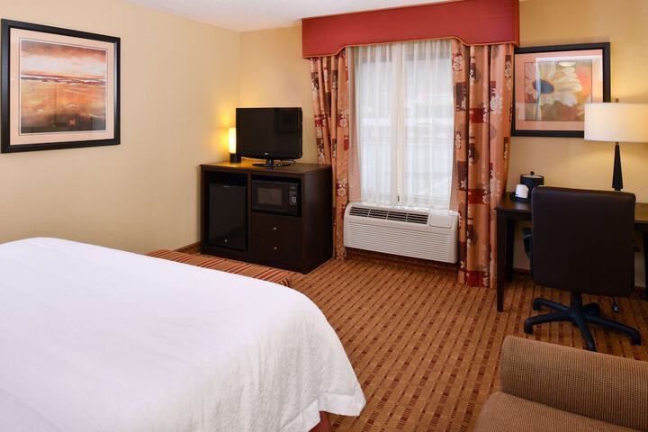 1 King Bed (5 of 12)