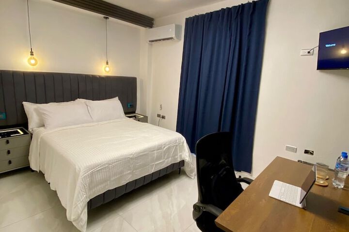 Room 13 of 32