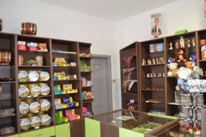 Gift Shop 13 of 32