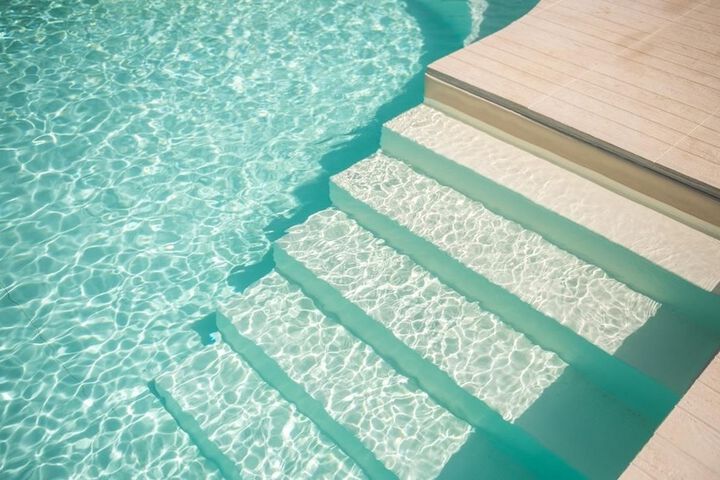 Hotel with Pool