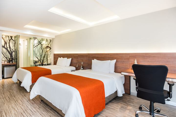 Room 4 of 83