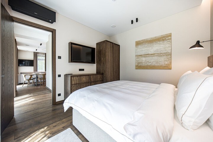 Room 45 of 158