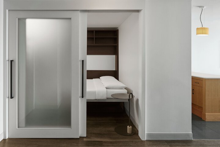 Room 17 of 141