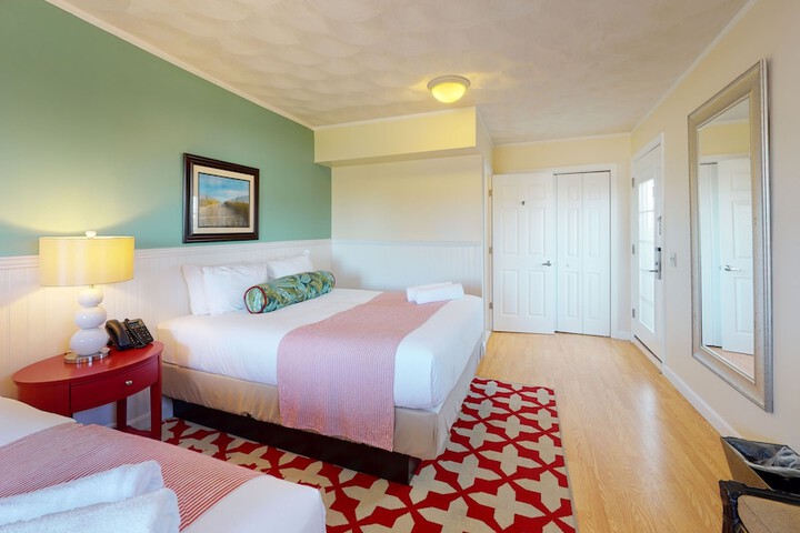 Room 10 of 80