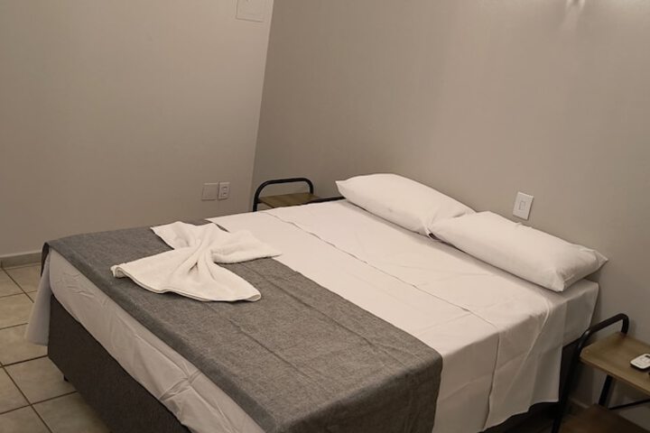 Room 4 of 7