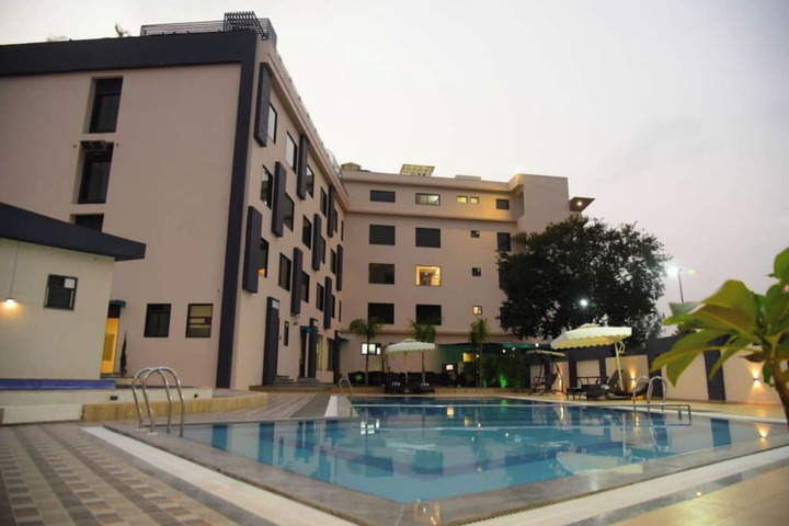 Pool 95 of 112