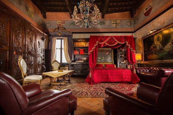 Room 9 of 22