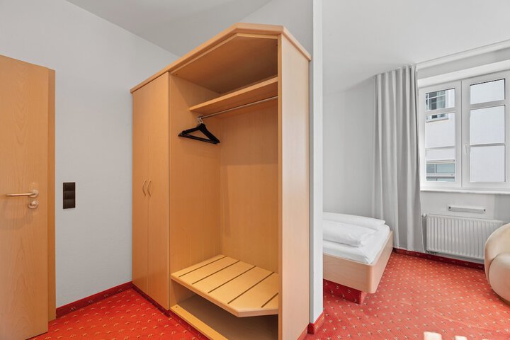 Room 9 of 88