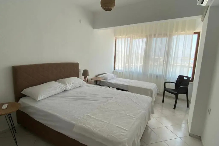 Room 4 of 11