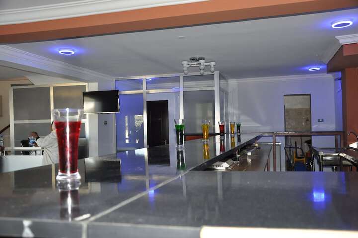 Lounge 36 of 47