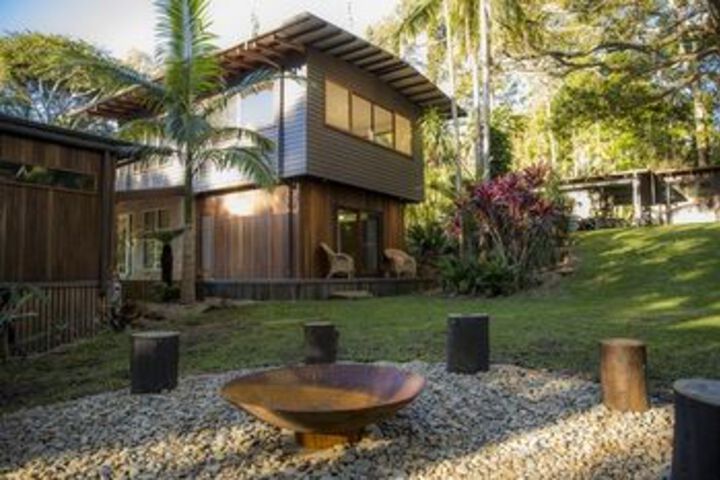 Hotel Exterior 9 of 27