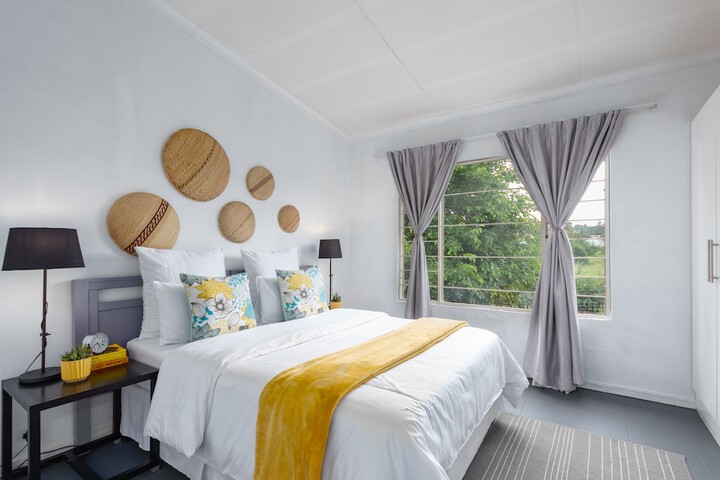 Room 6 of 28