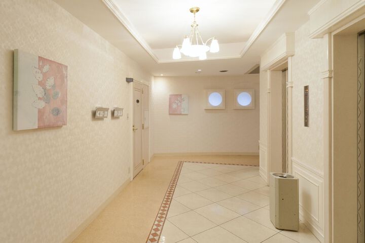 Ballroom/Hall 22 of 27