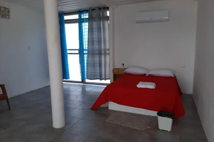 Room 4 of 25