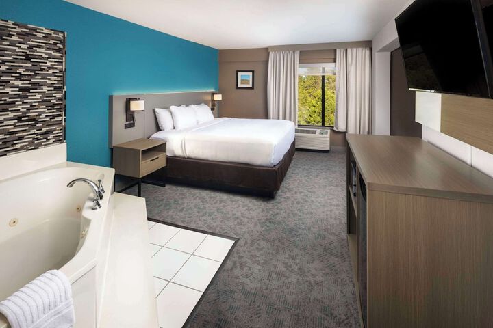 1 King Bed (22 of 22)