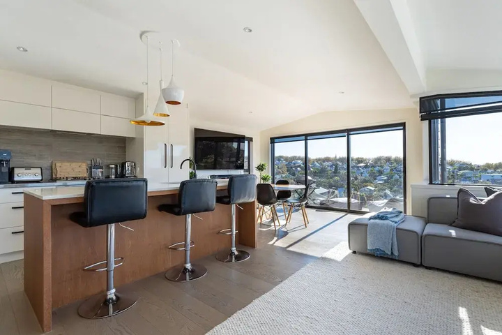 High end 3BR House Skytower View