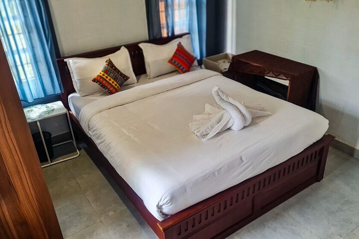 Room 2 of 9