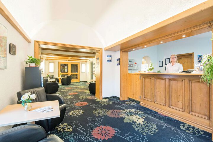 Entrance & Lobby