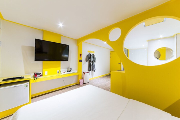 Room 26 of 54