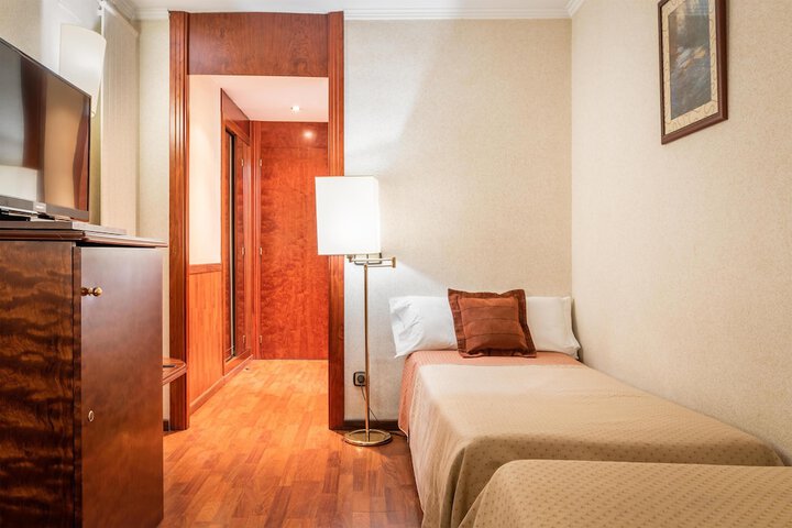 Room 40 de 129
