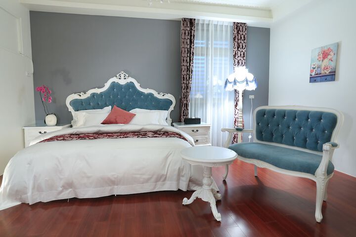 Room 8 of 24