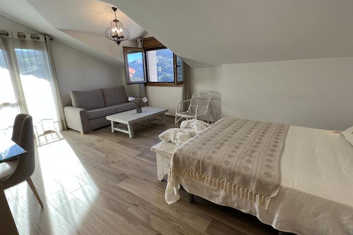 Room 5 of 14