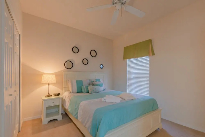 Room 6 of 18