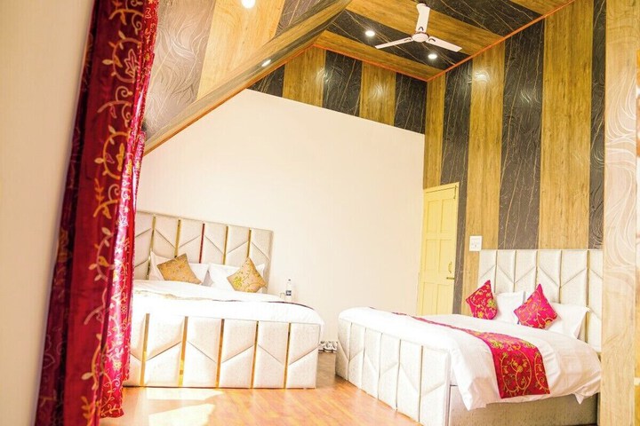 Room 4 of 18
