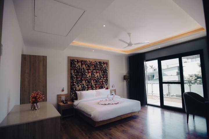Room 3 of 37