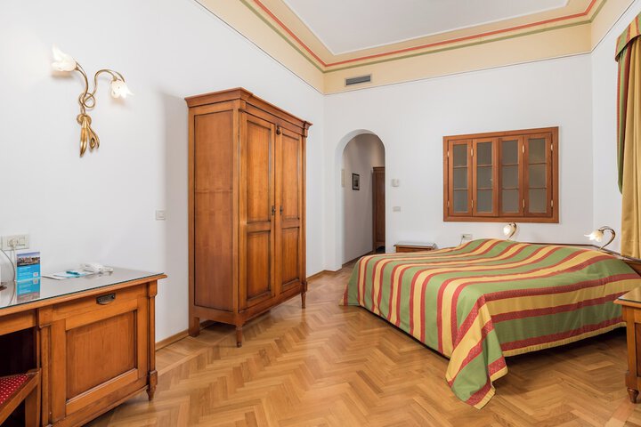Room 17 of 67