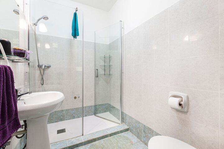 Room 32 of 75
