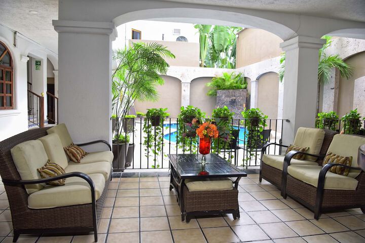 Entrance & Lobby