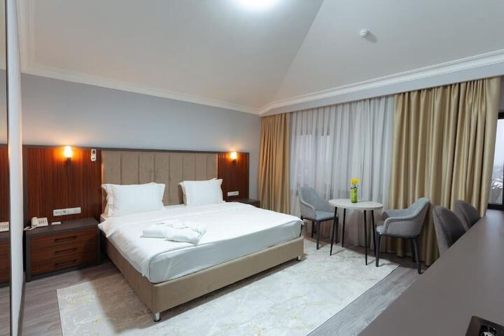 Room 6 of 48