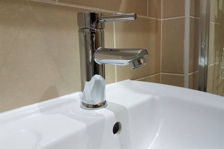 Room 8 of 19
