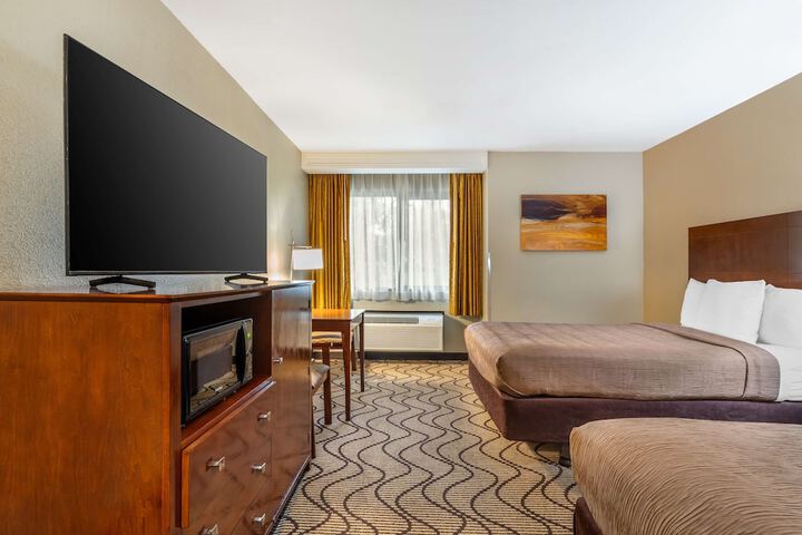 2 Double Beds Microwave and Refrigerator WiFi Full Breakfast (13 of 13)