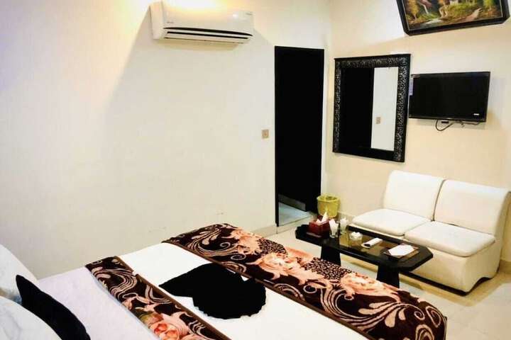 Room 2 of 10