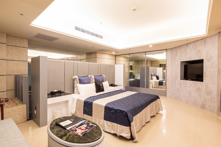 Room 33 of 68