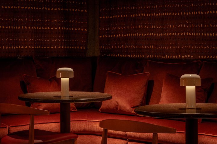 Lounge 76 of 89