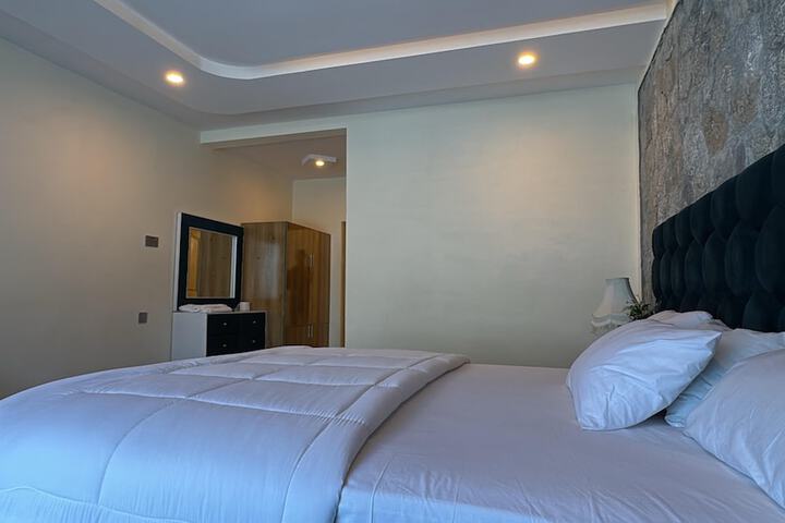 Room 9 of 39