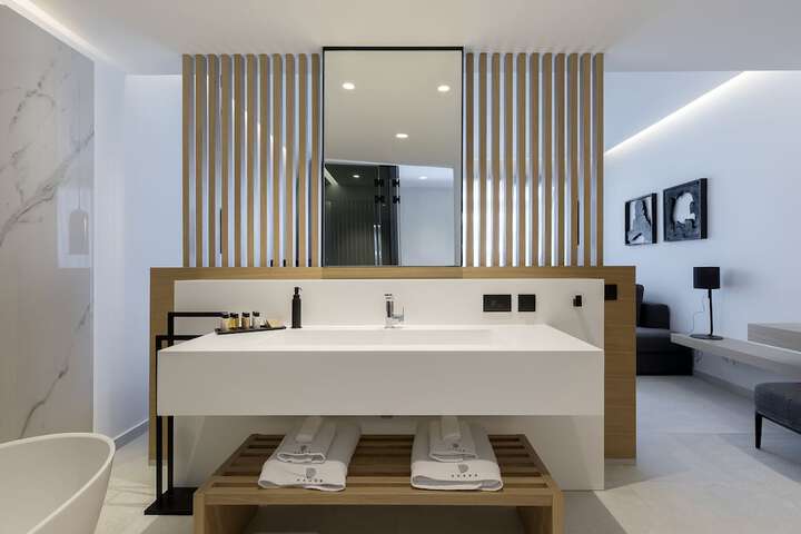 Room 20 of 37