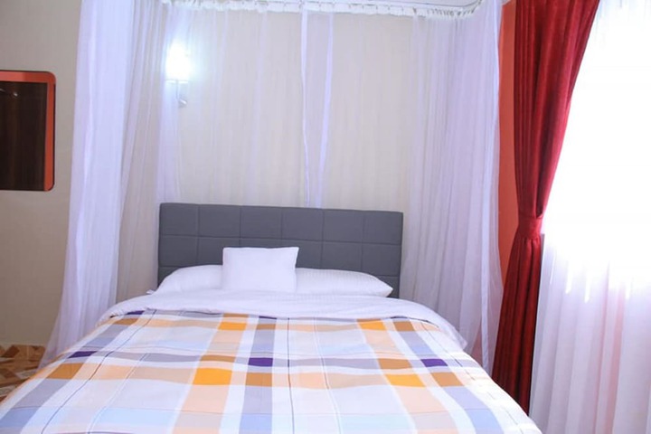 Room 4 of 10
