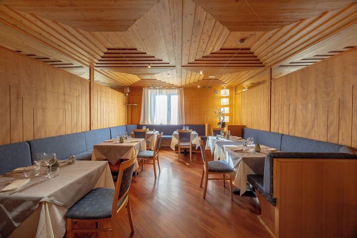 Dining 47 of 76