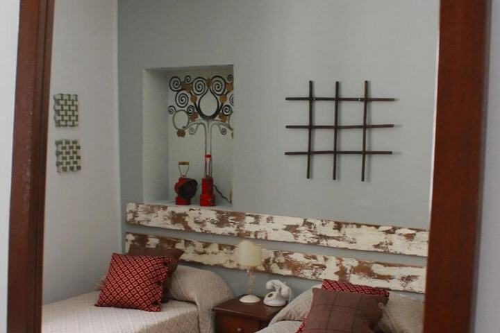 Room 12 of 25
