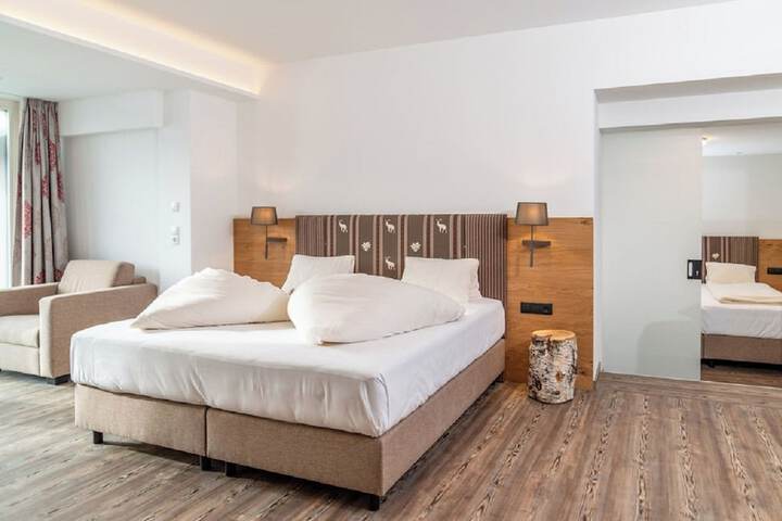 Room 9 of 128