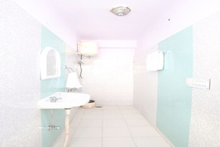 Room 4 of 25