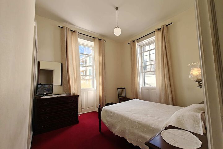 Room 35 of 141