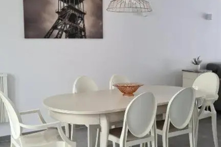 Dining 6 of 8