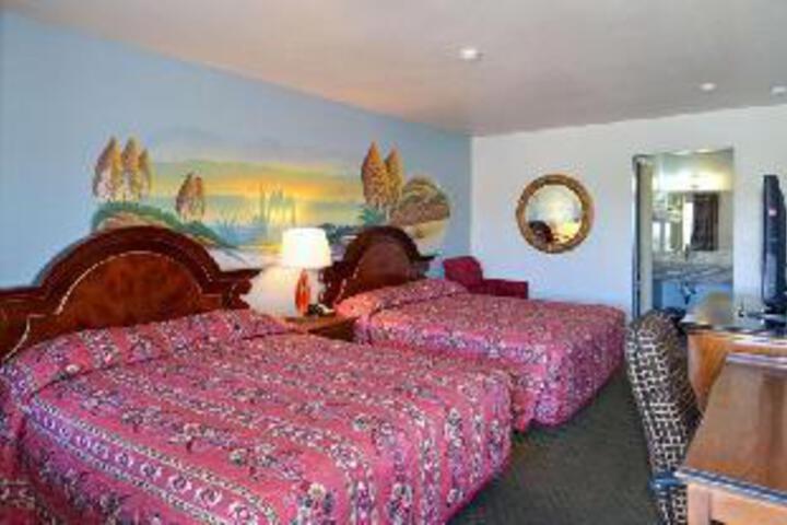 Deluxe 2 Queen Beds (3 of 10)